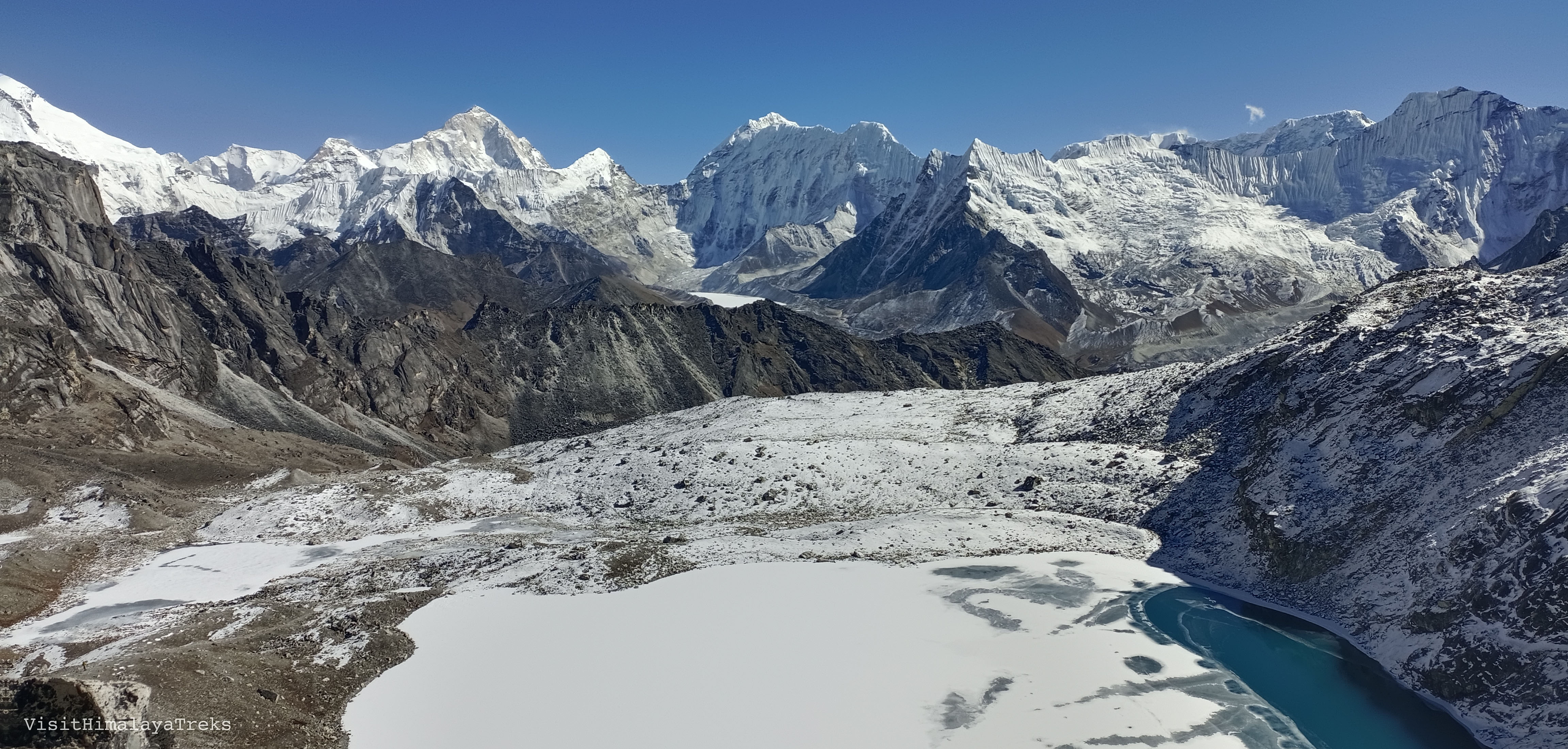 Trekking in the Everest Region offers breathtaking views of Khongma La Pass. 